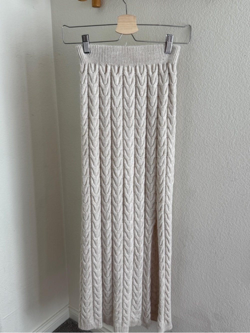 Cream cable knit midi maxi skirt with stretchy waistband size S minimalist